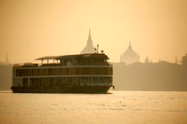 210px-Sailing_Bagan_Dusk2